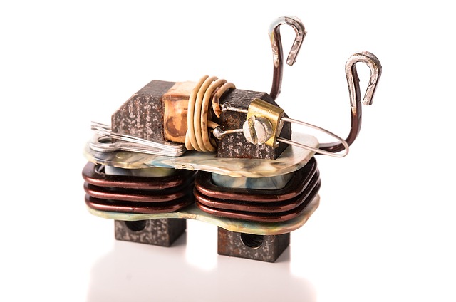 Jaka jest różnica między transformatorem a zasilaczem? Jaka jest różnica między transformatorem a zasilaczem?