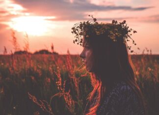 Jak wykonać stroik świąteczny na stół? Jak wykonać stroik świąteczny na stół?