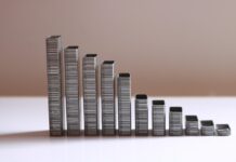 Szybki montaż i trwałe łączenie materiałów przez solidne zszywacze i zszywki