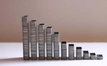 Szybki montaż i trwałe łączenie materiałów przez solidne zszywacze i zszywki